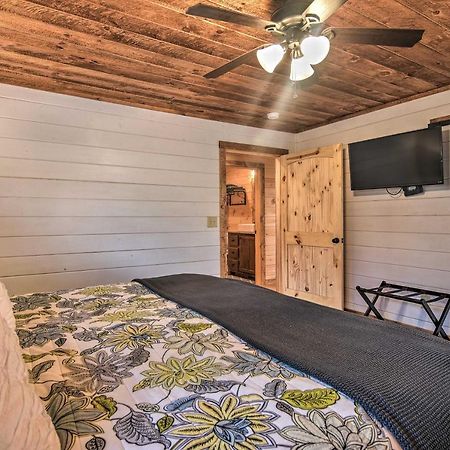 Modern Murphy Cabin With Nottely River Views! エクステリア 写真