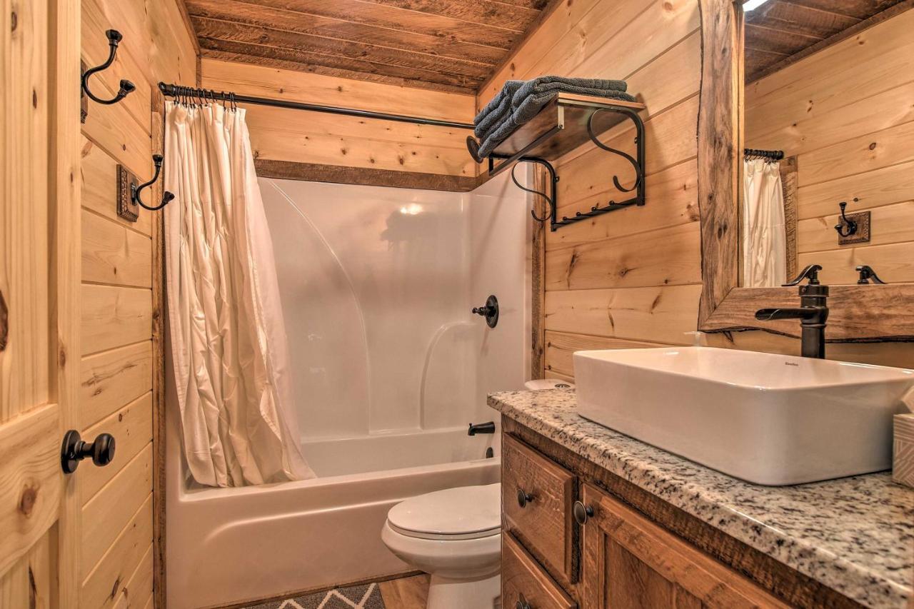 Modern Murphy Cabin With Nottely River Views! エクステリア 写真
