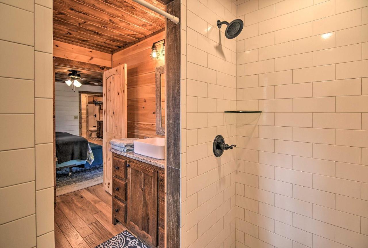 Modern Murphy Cabin With Nottely River Views! エクステリア 写真