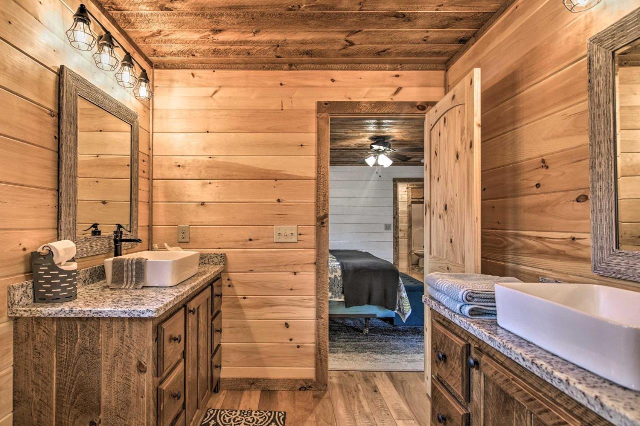 Modern Murphy Cabin With Nottely River Views! エクステリア 写真